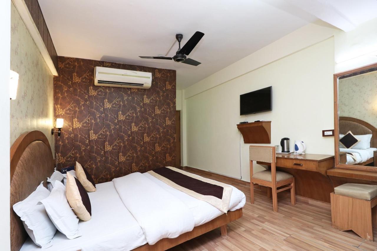 Oyo 1822 Hotel Ambassador Dehradun Luaran gambar