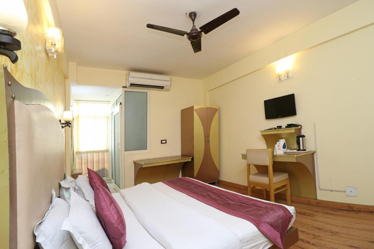 Oyo 1822 Hotel Ambassador Dehradun Luaran gambar