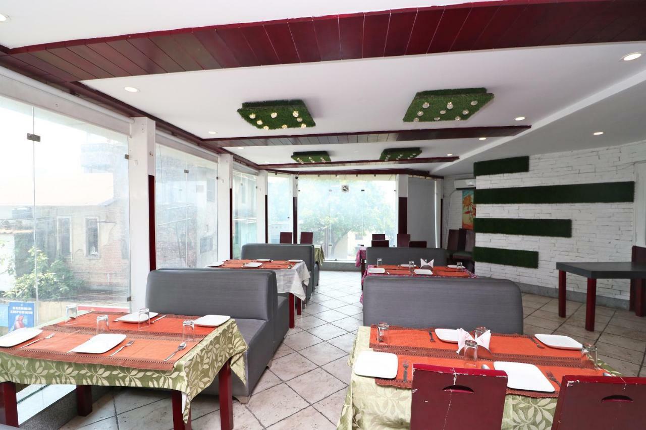 Oyo 1822 Hotel Ambassador Dehradun Luaran gambar